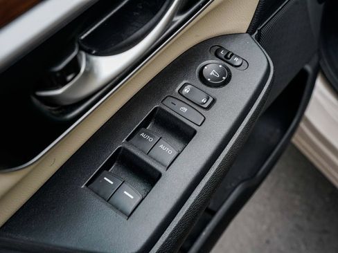 Used 2019 Honda CR-V Touring image 10