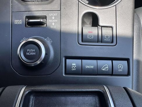 Used 2021 Toyota Highlander XSE AWD/4WD image 29