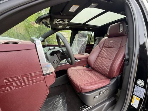 New 2026 Cadillac Escalade Luxury w/ Touring Package image 5