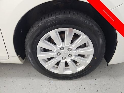 Used 2017 Toyota Sienna Limited Premium AWD/4WD image 8