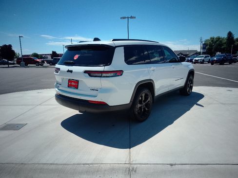 Used 2023 Jeep Grand Cherokee L Limited w/ Luxury Tech Group II AWD/4WD image 3