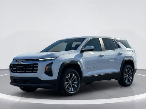 Used 2026 Chevrolet Equinox LT FWD image 2