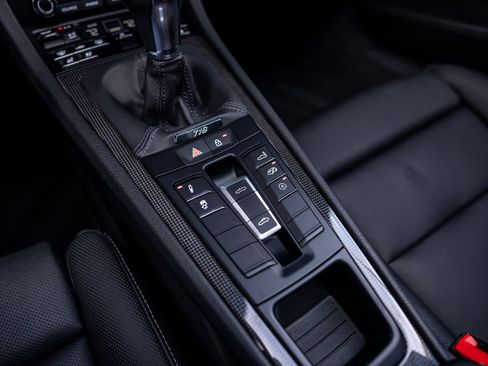 Certified 2024 Porsche 718 Boxster RWD image 31