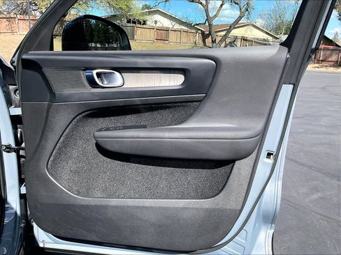 Used 2023 Volvo XC40 B5 Plus w/ Protection Package Premier image 26