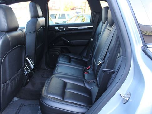 Used 2018 Porsche Cayenne Platinum Edition image 23