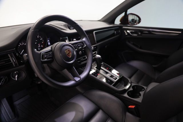 Used 2025 Porsche Macan AWD/4WD image 20