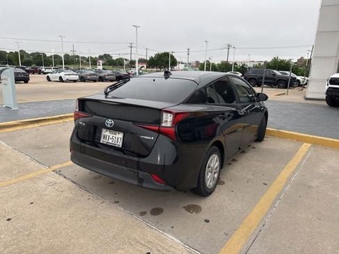 Used 2020 Toyota Prius LE FWD image 8