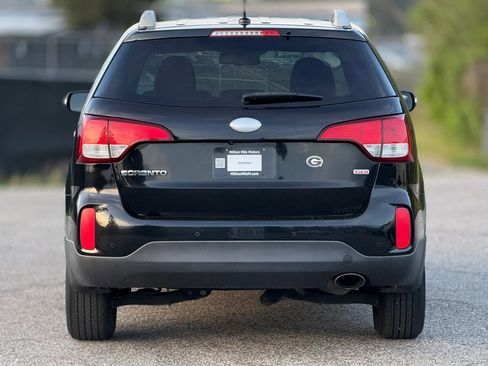 Used 2015 Kia Sorento LX image 4