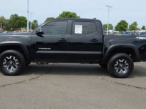 Used 2022 Toyota Tacoma TRD Off-Road w/ Technology Package AWD/4WD image 5