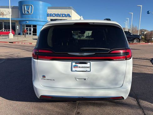 Used 2022 Chrysler Pacifica Touring-L image 24