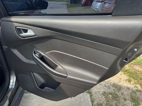 Used 2017 Ford Focus SE FWD image 21