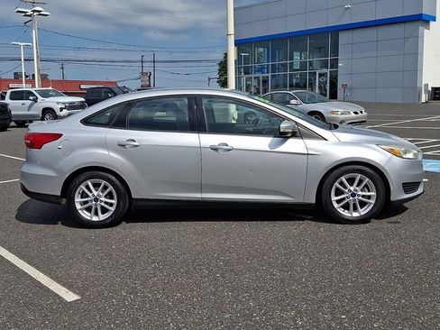 Used 2015 Ford Focus SE FWD image 7