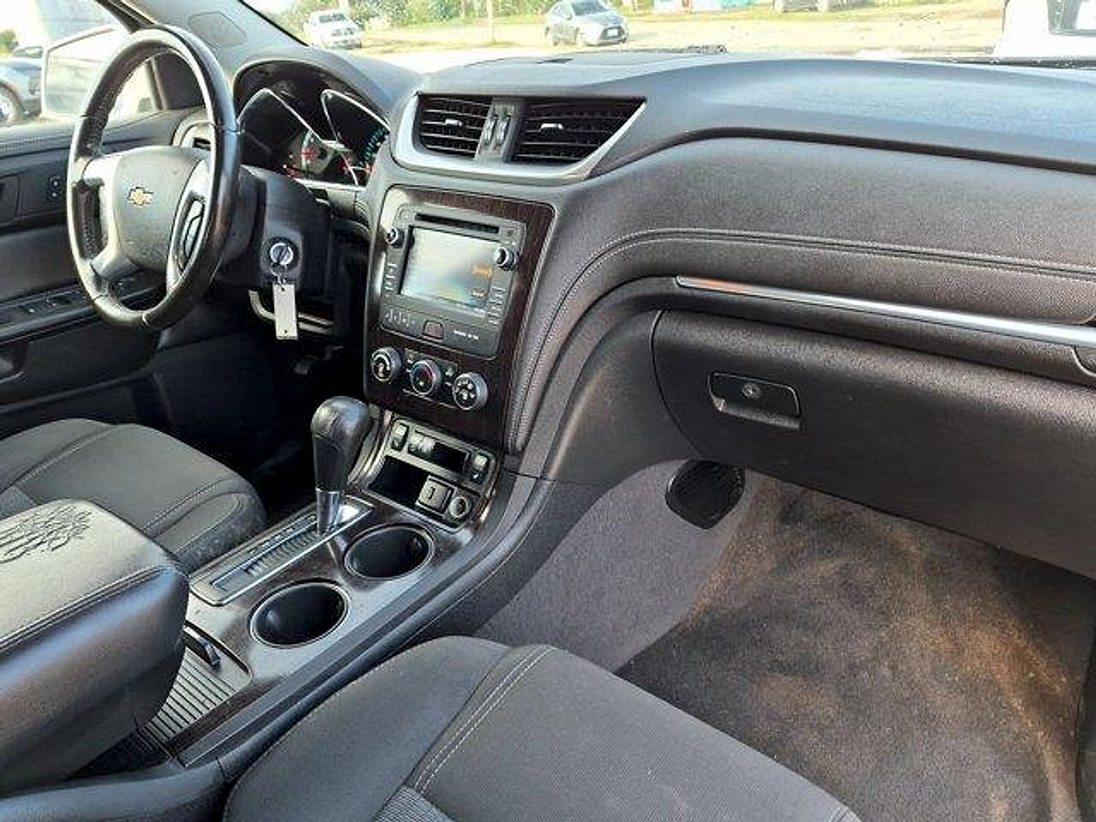 Used 2017 Chevrolet Traverse LT w/ Style and Technology Package FWD image 26