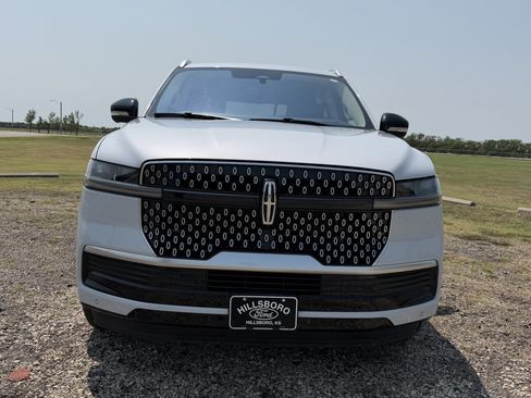 Used 2025 Lincoln Navigator L Reserve AWD/4WD image 15