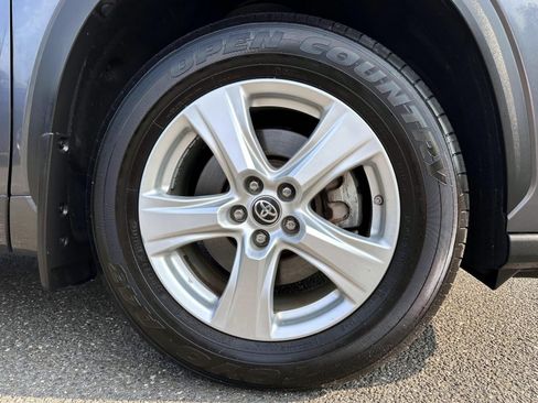 Used 2020 Toyota Highlander L AWD/4WD image 6