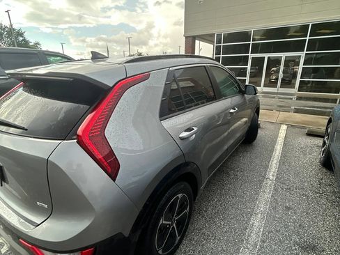 Used 2023 Kia Niro FWD image 17