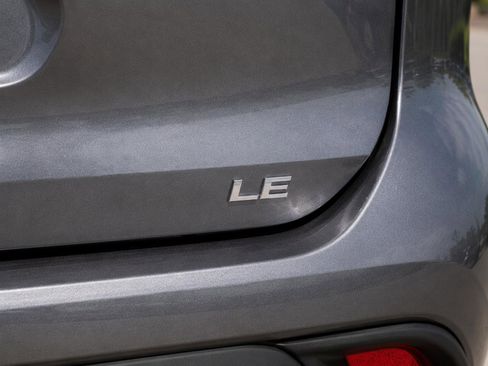 Used 2024 Toyota Highlander LE FWD image 8