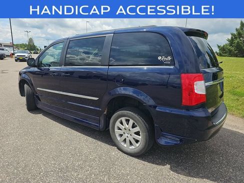 Used 2013 Chrysler Town & Country Touring FWD image 3