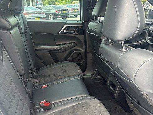 Used 2023 Mitsubishi Outlander SE AWD/4WD image 9