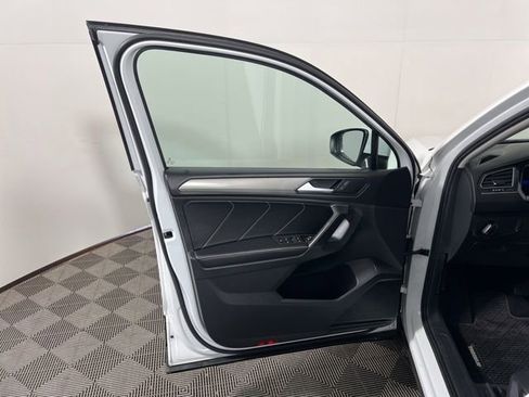 Used 2022 Volkswagen Tiguan SE AWD/4WD image 15