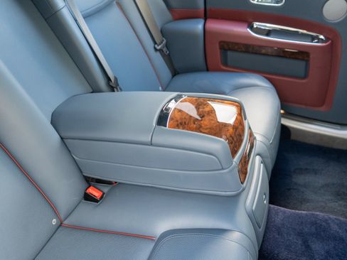 Used 2017 Rolls-Royce Ghost RWD image 33