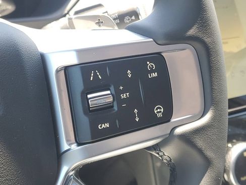 Used 2025 Land Rover Discovery Dynamic SE AWD/4WD image 15