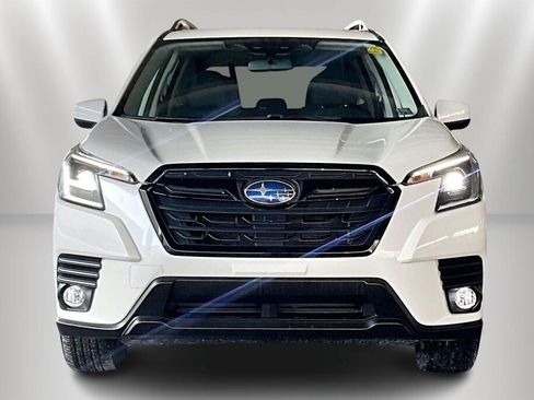 Used 2023 Subaru Forester Premium image 2