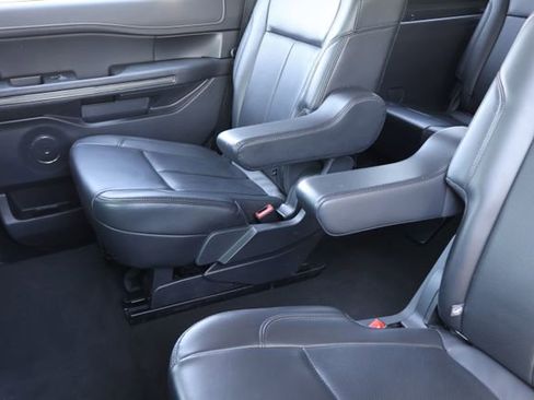 Used 2024 Ford Expedition XLT AWD/4WD image 15