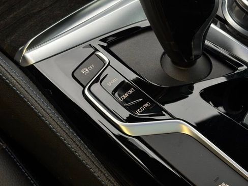 Used 2019 BMW 530i xDrive w/ M Sport Package image 37