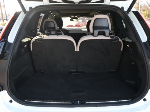 Used 2025 Volvo XC90 B6 Plus image 13