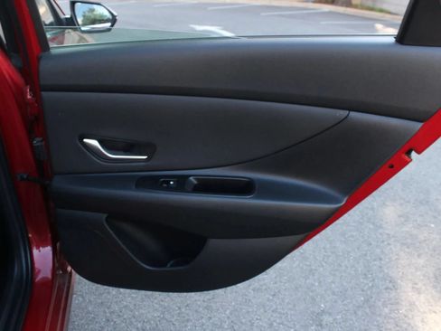 Used 2025 Hyundai Elantra SEL FWD image 21