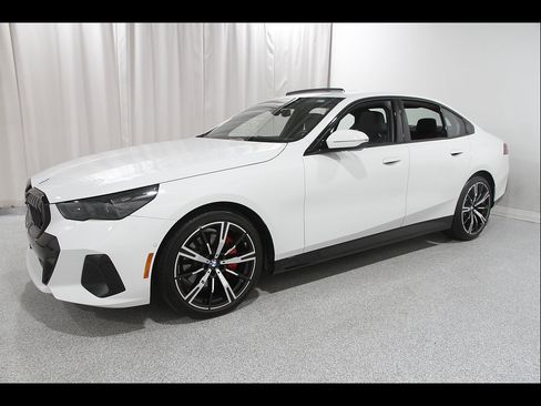Certified 2024 BMW 530i xDrive w/ M Sport Package AWD/4WD image 3