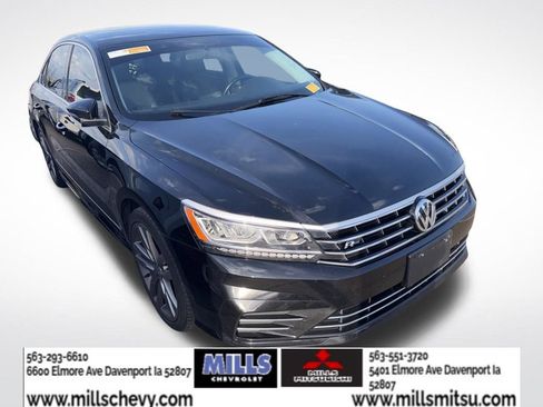 Used 2016 Volkswagen Passat 1.8T R-Line w/ R-Line Lighting Package image 2