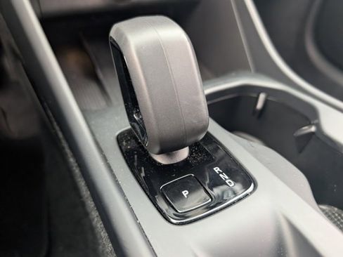 Used 2025 Volvo XC40 B5 Core image 24