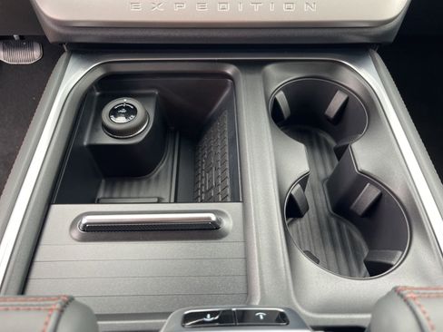 New 2025 Ford Expedition Active image 15