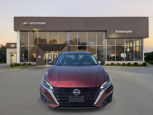 Used 2024 Nissan Altima 2.5 SV FWD image 8
