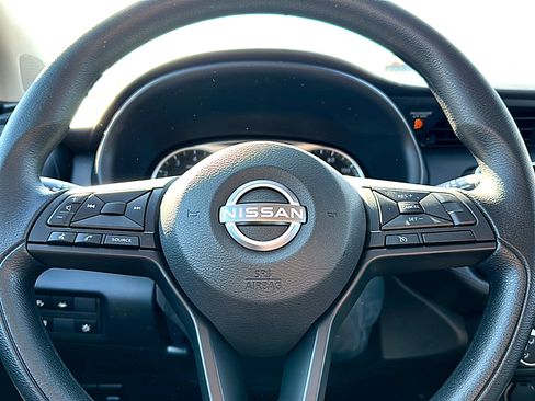 New 2025 Nissan Kicks Play S image 17