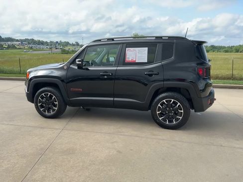Used 2023 Jeep Renegade Trailhawk image 5