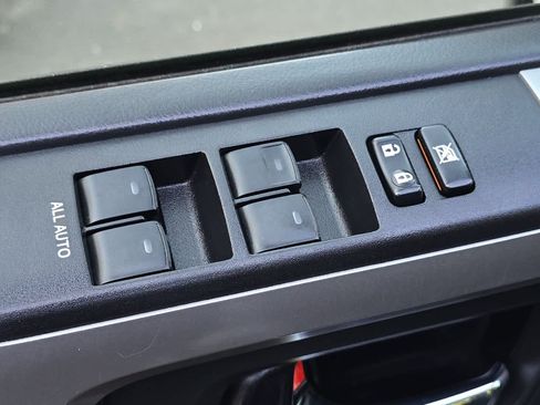 Used 2019 Toyota 4Runner SR5 AWD/4WD image 13