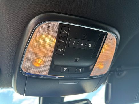 Used 2020 Dodge Charger Scat Pack w/ Dynamics Package RWD image 13