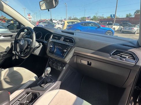 Used 2019 Volkswagen Tiguan SE image 12
