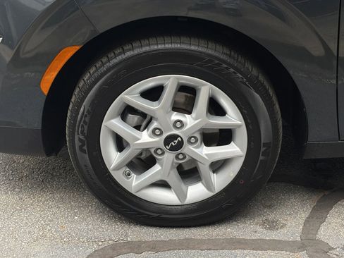 Used 2025 Kia Soul LX w/ LX Technology Package FWD image 28