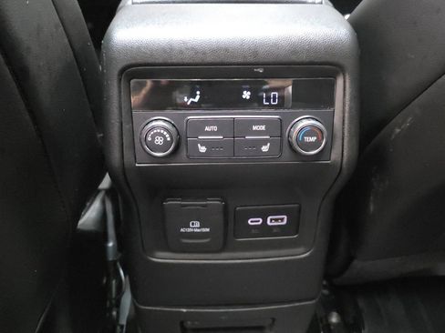 Used 2023 GMC Acadia SLT w/ Elevation Edition image 28