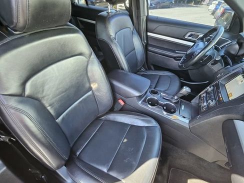 Used 2017 Ford Explorer XLT w/ Equipment Group 202A FWD image 19