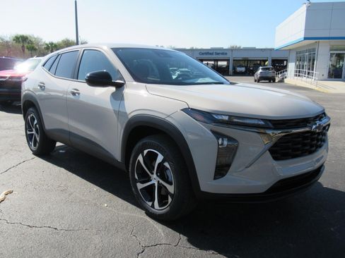 New 2026 Chevrolet Trax RS w/ Driver Confidence Package image 3