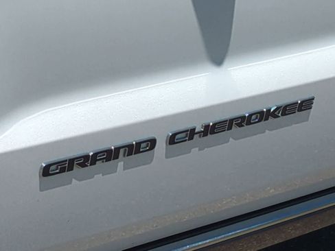 Used 2018 Jeep Grand Cherokee Summit AWD/4WD image 13