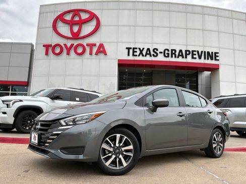 Used 2025 Nissan Versa SV FWD image 2