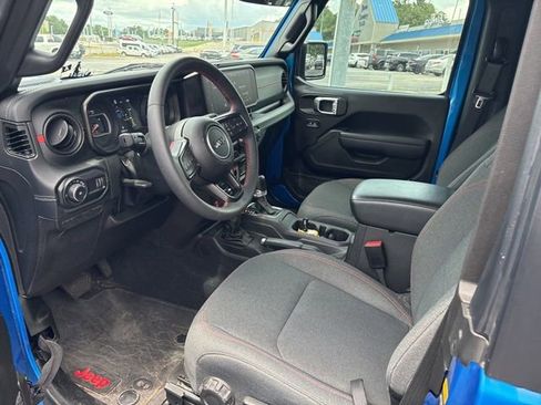 Used 2024 Jeep Wrangler Rubicon w/ Technology Group AWD/4WD image 8