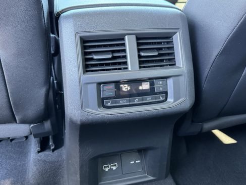 Used 2021 Volkswagen Atlas SEL Premium image 35