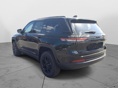 New 2025 Jeep Grand Cherokee Altitude image 3